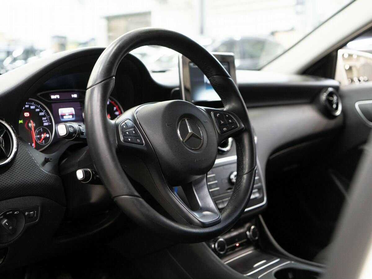 Купить Mercedes-Benz A-Класс 180, 2016, 130 000 км, фото №5