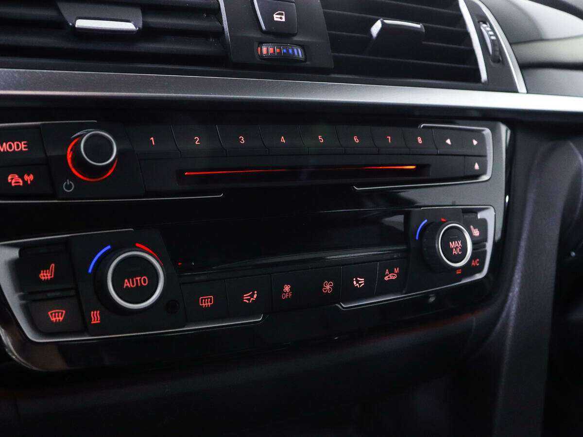 Купить BMW 3 серии 318i, 2017, 82 500 км, фото №14