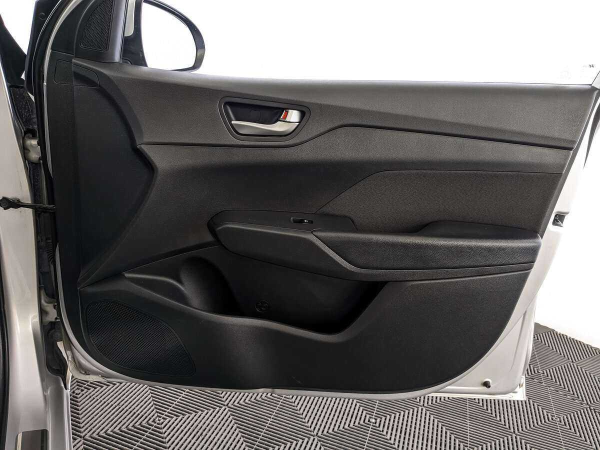 Купить Hyundai Solaris, 2019, 110 373 км, фото №21