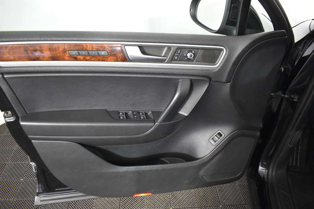 Купить Volkswagen Touareg, 2012, 299 500 км, фото №14