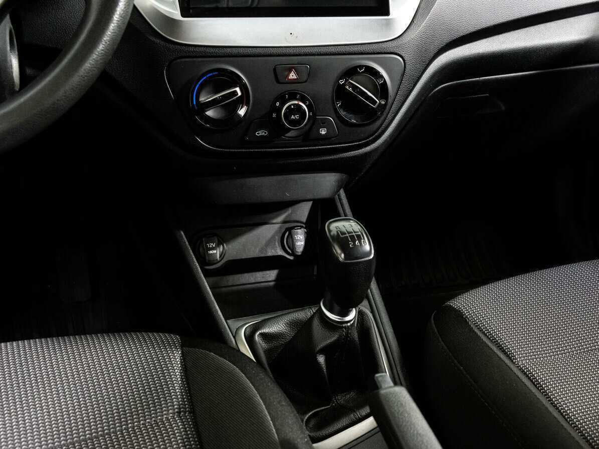 Купить Hyundai Solaris, 2017, 118 860 км, фото №12