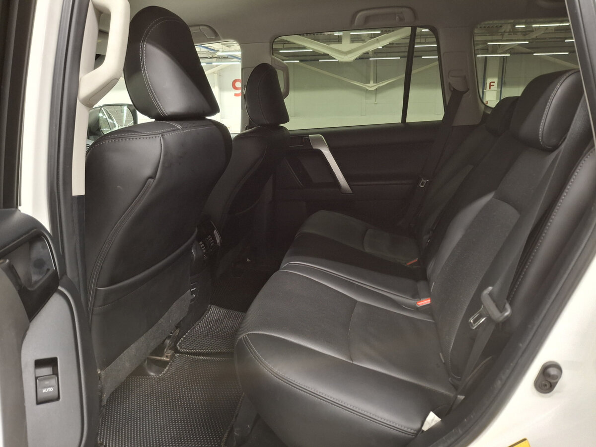 Купить Toyota Land Cruiser Prado 150 Series Рестайлинг 1, 2014, 215 161 км, фото №9