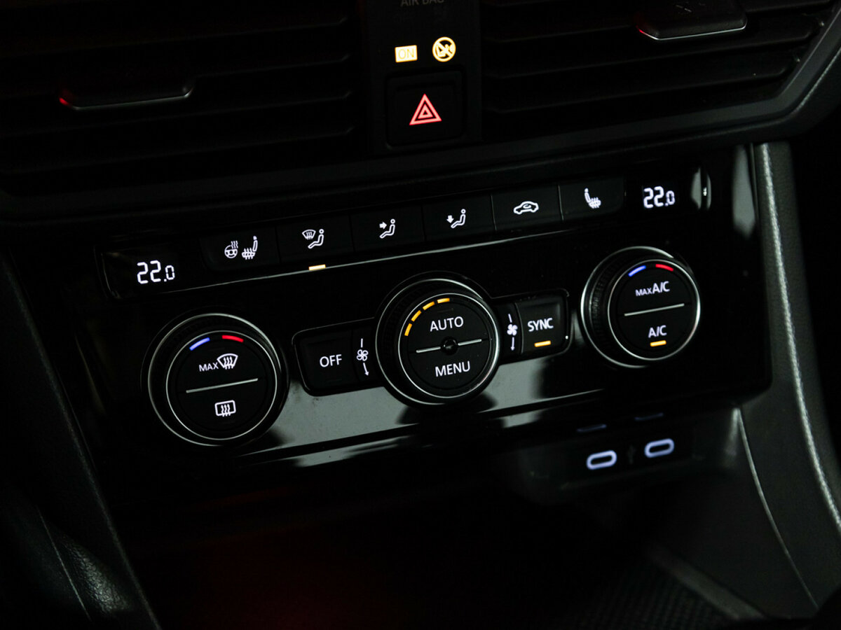 Купить Volkswagen Jetta VII, 2020, 104 895 км, фото №16